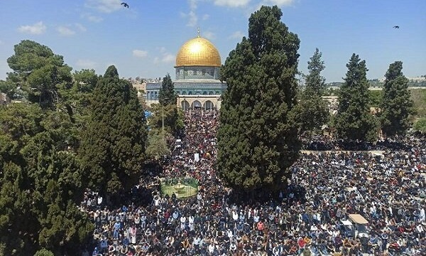 ده‌ها هزار فلسطینی در مسجدالاقصی نماز عید قربان می‌خوانند