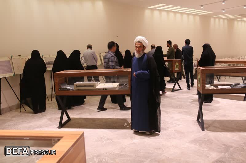بازدید بسیج اساتید دانشگاه آزاد یزد از مرکز فرهنگی و موزه دفاع مقدس یزد + تصاویر