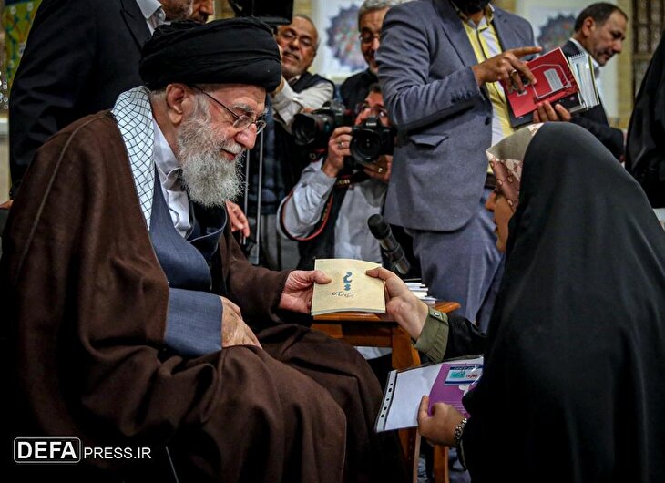 تصاویر/ دیدار شاعران با امام خامنه‌ای