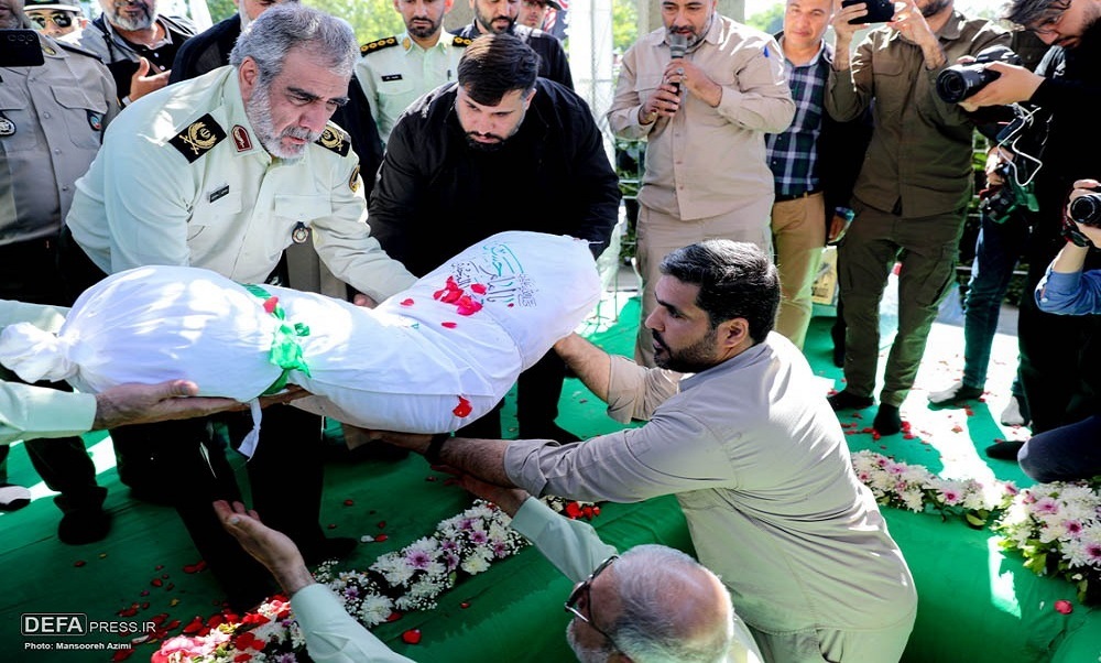 تشییع شهید گمنام دفاع مقدس در ستاد فرماندهی انتظامی تهران + فیلم