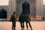 از راست (نفر دوم پاسدار شهید مرتضی سلمان‌طرقی)- مسجد امام