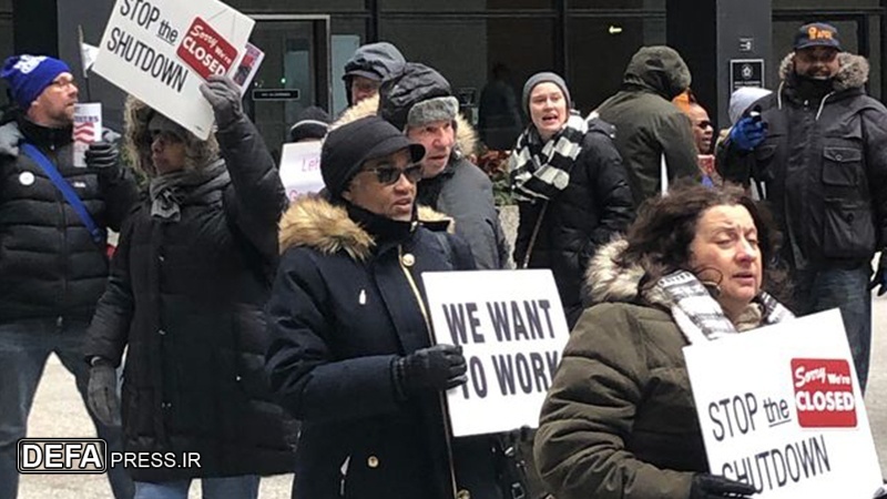 شٹ ڈاؤن کے خلاف امریکی ملازمین کا احتجاج
