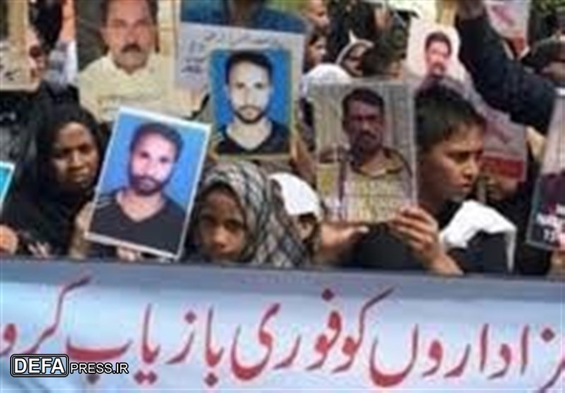 کراچی میں شیعہ لاپتہ افراد کے اہلخانہ کا دھرنا، بے قصور شہریوں کو فوری رہا کرنے کا مطالبہ