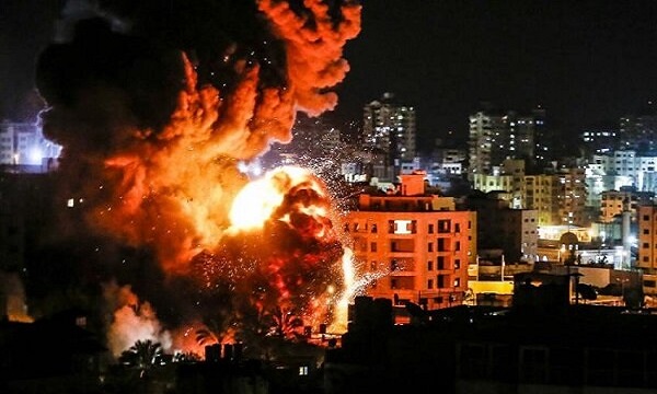 غزہ کے بعض علاقوں پر صیہونی حکومت کی وحشیانہ بمباری