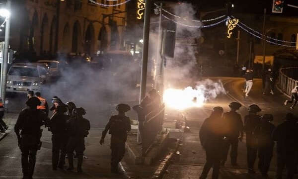 مقبوضہ بیت المقدس میں پولیس کے ساتھ جھڑپوں میں 100 سے زائد فلسطینی زخمی