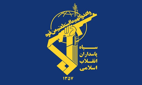 آبنائے ہرمز میں ایرانی سپاہ کا امریکی فوجیوں کو انتباہ/ غیر پیشہ ورانہ رفتار سے باز رہیں