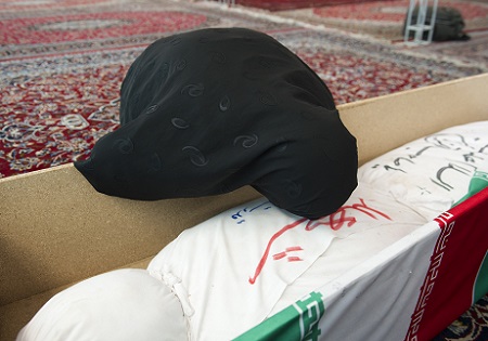 دیدار همسر شهید قدرت الله سرلک با پیکر وی بعد از 30 سال