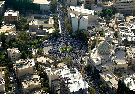 تصاویر هوایی نماز عید فطر به امامت مقام معظم رهبری