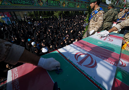 تشییع نامداران گمنام در شرق تهران