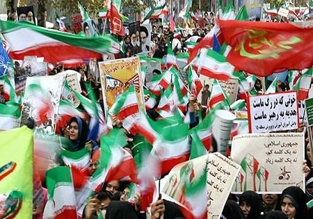 حمل پرچم 4 کیلومتری ایران در خیابان مفتح