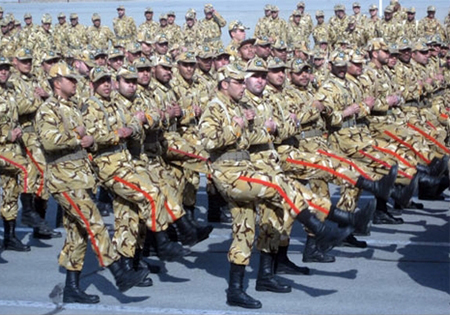 نیروهای مسلح مازندران در ساری رژه رفتند