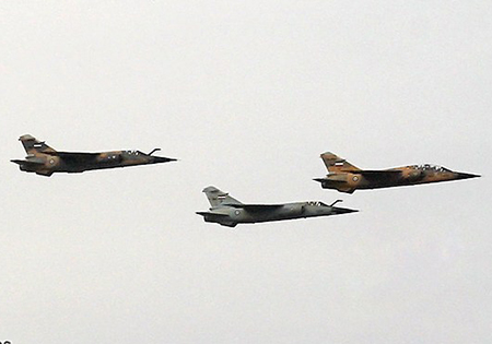 رژه هوایی جنگنده‌های نهاجا در آسمان تهران
