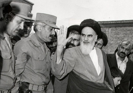 تصاویر منتشر نشده از پیوند امام خمینی(ره) و ارتش جمهوری اسلامی