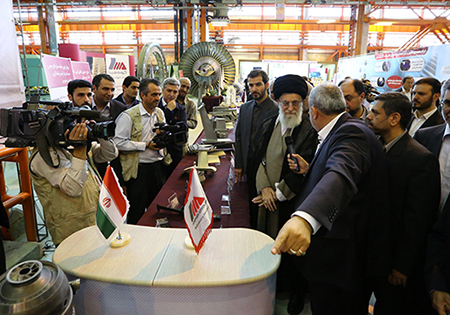 تصاویر/ بازدید رهبر معظم انقلاب از کارخانجات گروه مپنا(2)