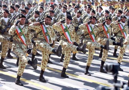 رژه نیروهای مسلح مازندران در ساری برگزار شد