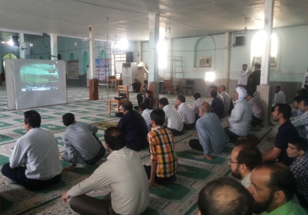 رمضان، ماه عبادت و پخش فیلم در مسجد جامع!