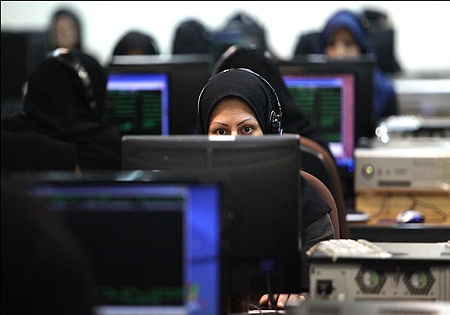 کاهش ساعات کار بانوان در راه است