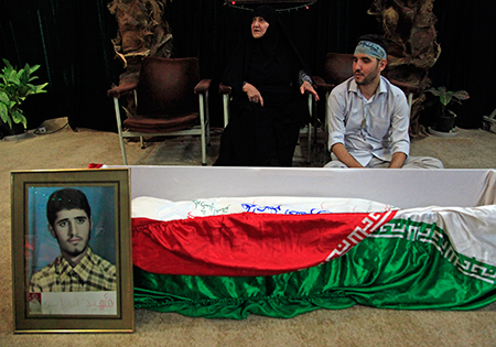 خانواده شهید علی اصغر اصغری ترکانی پس از 31 سال با پیکر وی دیدار کردند