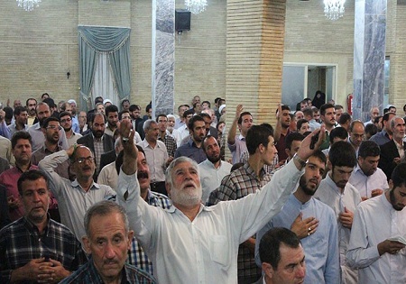 برگزاری جشن‌های شکرانه سلامتی رهبر انقلاب نشانه عمق نفوذ ایشان در دل امت است