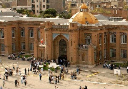 برپایی نمایشگاه کتاب به مناسبت دهه فجر در دبیرستان البرز