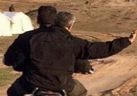 عکس/بازدید سرلشکر سلیمانی از کمپ مجاهدین عراقی با موتور سیکلت