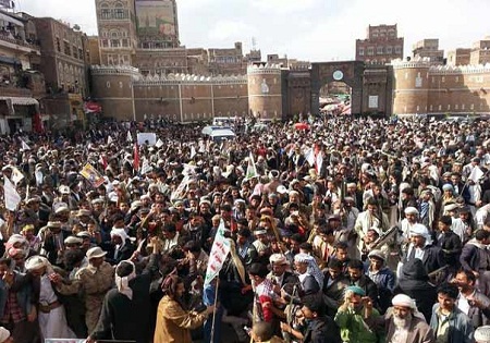 تظاهرات مردم یمن در محکومیت تجاوز رژیم سعودی/خنثی سازی حملات جنگنده‌های سعودی‌ها در صنعاء