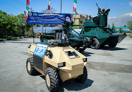 نمایش تجهیزات پیشرفته نزاجا در رژه روز ارتش/ از ربات مسلح تا سلاح مرگبار «باهر»
