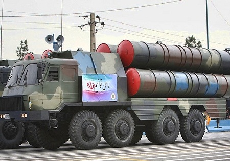 نمایش سامانه موشکی «باور373» در رژه روز ارتش