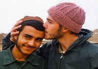 عکس/مهرورزی در جبهه