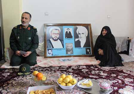 سردار ملکی با مادر شهیدان گلگون و رزاقی دیدار و گفت و گو کرد + تصاویر