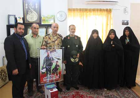 دیدار سردار ملکی با مادر خلبان شهید سید علیرضا فغانی + تصاویر