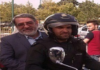 عکس/وزیر کشور سوار بر موتور سیکلت در مراسم تشییع شهدای گمنام