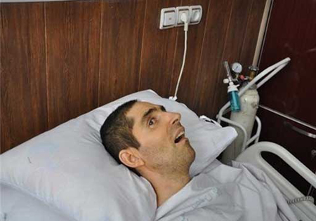 دیدار وزیر بهداشت با شهید زنده لرستانی