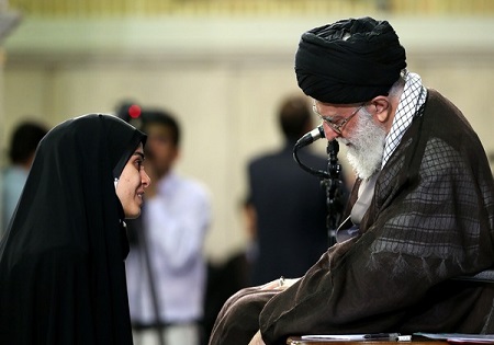 حاشیه‌های جالب دیدار رهبرانقلاب با دانشجویان