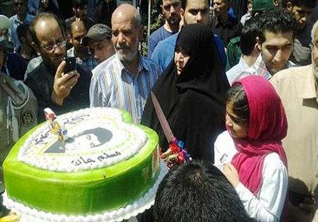 جشن تولد یک شهید در بهشت زهرا +عکس