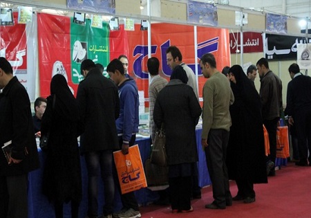 فروش 200 میلیون تومان بن کتاب در روز دوم نمایشگاه کتاب فارس