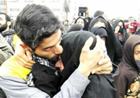 کاروان ۲۵۰۰ نفره «شهدای مدافع حرم» راهی کربلا شد