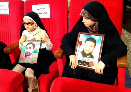 مادر شهیدان خالقی پور: مردم ایران، عمارهای رهبری‌اند