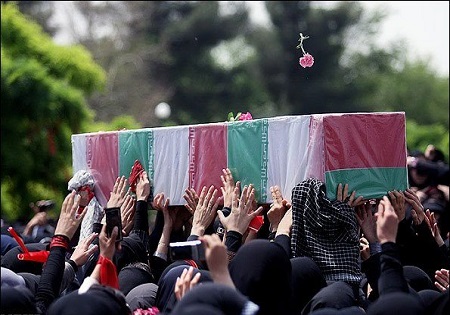 پیکر سرباز شهید «میلاد پرویزی» در سنقر و کلیایی تشییع شد