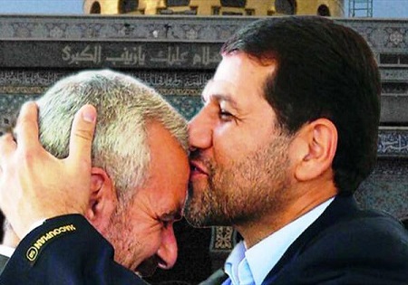 بوسه «مدافع حرم» بر پیشانی «مدافع حرم» +عکس