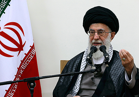 تصاویر/ دیدار اعضاى ستاد برگزارى سومین جشنواره‌ى بین‌المللى شعر حوزه با رهبر انقلاب‌