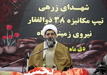 ملت ایران بر محوریت رهبری دینی و ولایت فقیه حرکت می کنند