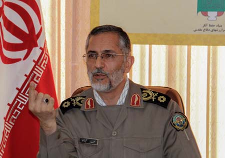 رئیس دفتر فرمانده کل قوا از نمایشگاه گروه‌های کارشناسی نیروهای مسلح بازدید کرد