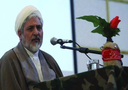افراد متعبد و مقید به اسلام باید وارد مجلس بشوند