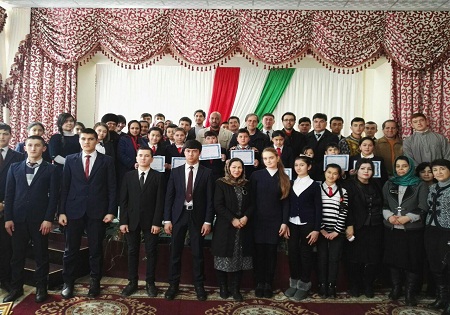 بازدید شاعران جشنواره فجر از اتاق آموزش الفبای فارسی در تاجیکستان