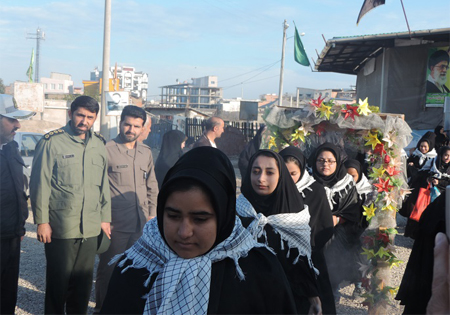 دانش آموزان دختر نکا به مناطق عملیاتی جنوب کشور اعزام شدند