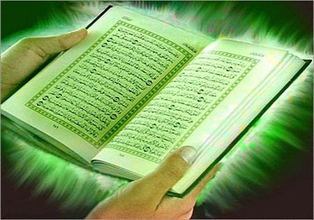 کتابت بزرگترین قرآن دنیا توسط یک معلم +عکس