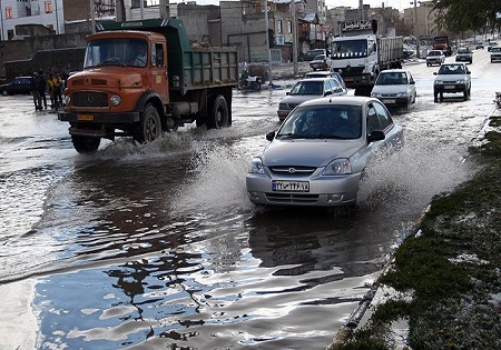 بارش شدید باران و تگرگ سبب آب‌گرفتگی معابر بجنورد شد