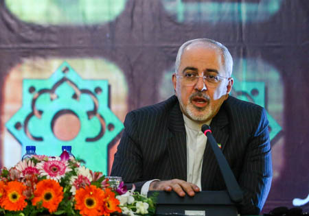 تاکید ظریف به سفیران ایران: مردم باید آثار برجام را احساس کنند