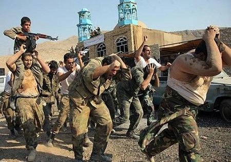 عکس/نوجوان ایرانی که 10 عراقی را اسیر کرد